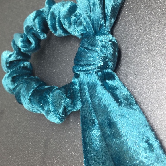 Brandnew Madewell velvet bow hairtie blue srunchie - Picture 5 of 5